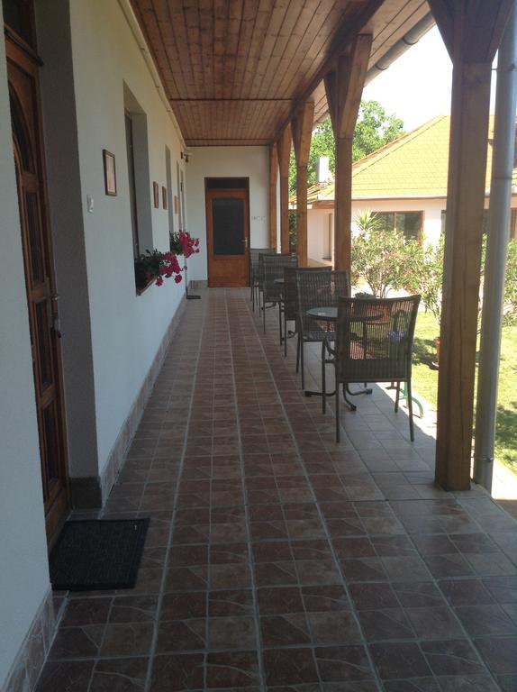 Appartement Bornemisza Kuria à Tiszabecs Extérieur photo