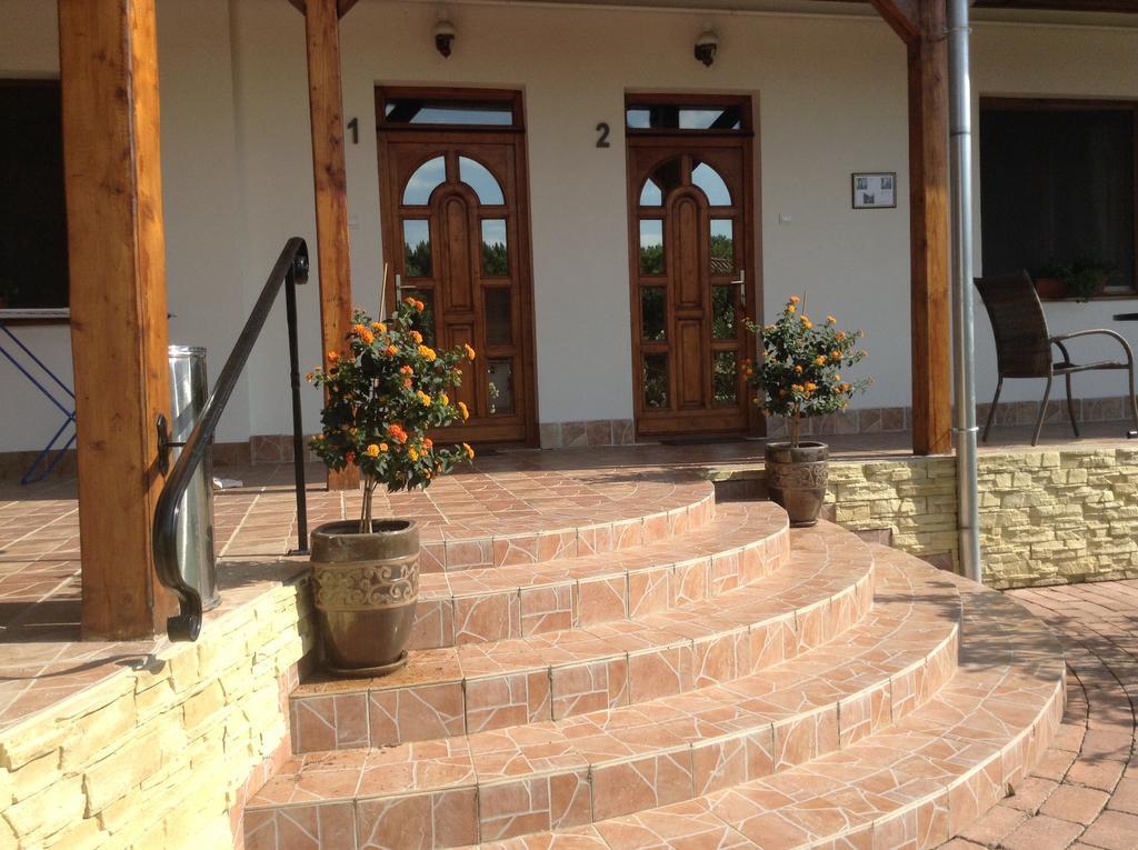 Appartement Bornemisza Kuria à Tiszabecs Extérieur photo