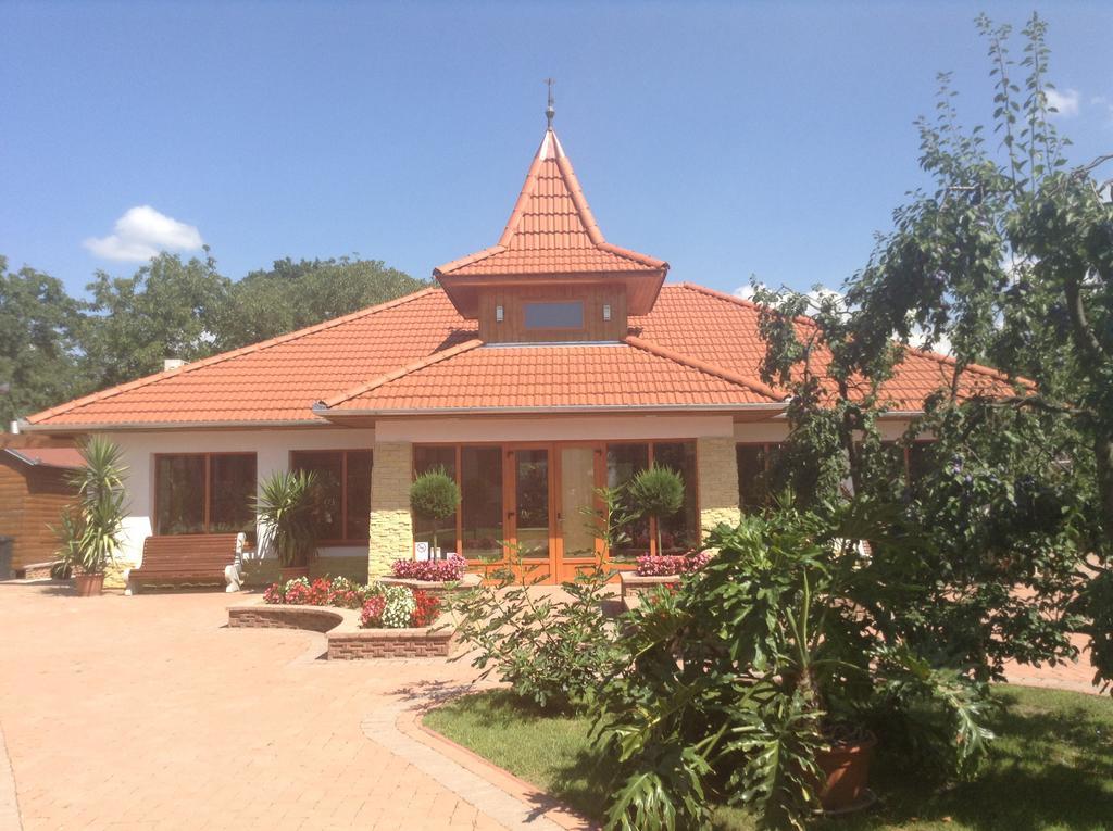 Appartement Bornemisza Kuria à Tiszabecs Extérieur photo