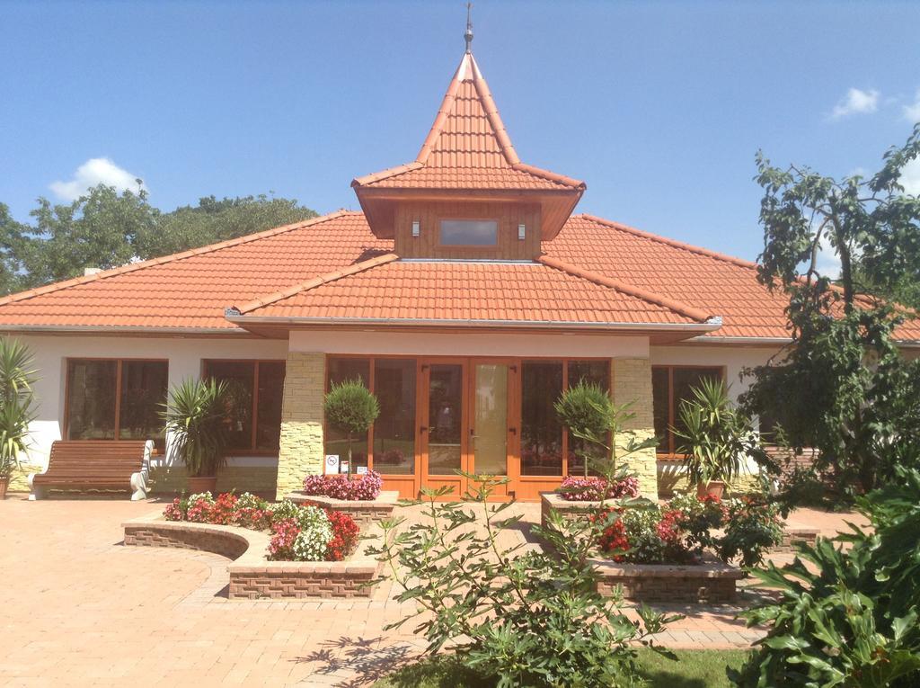 Appartement Bornemisza Kuria à Tiszabecs Extérieur photo
